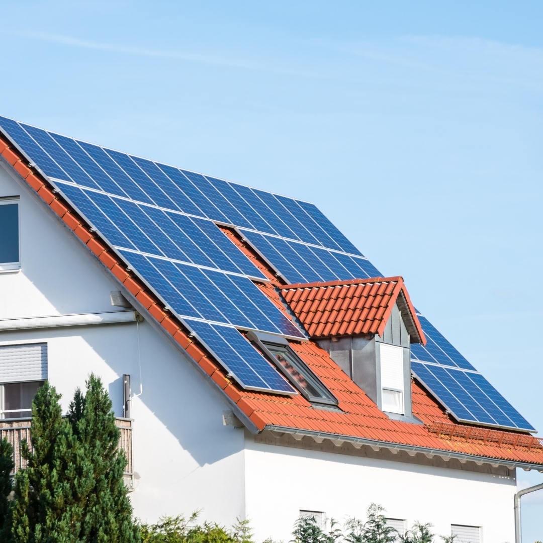 Vente d’un immeuble équipé de panneaux photovoltaïques en Région wallonne – quelques points d’attention 