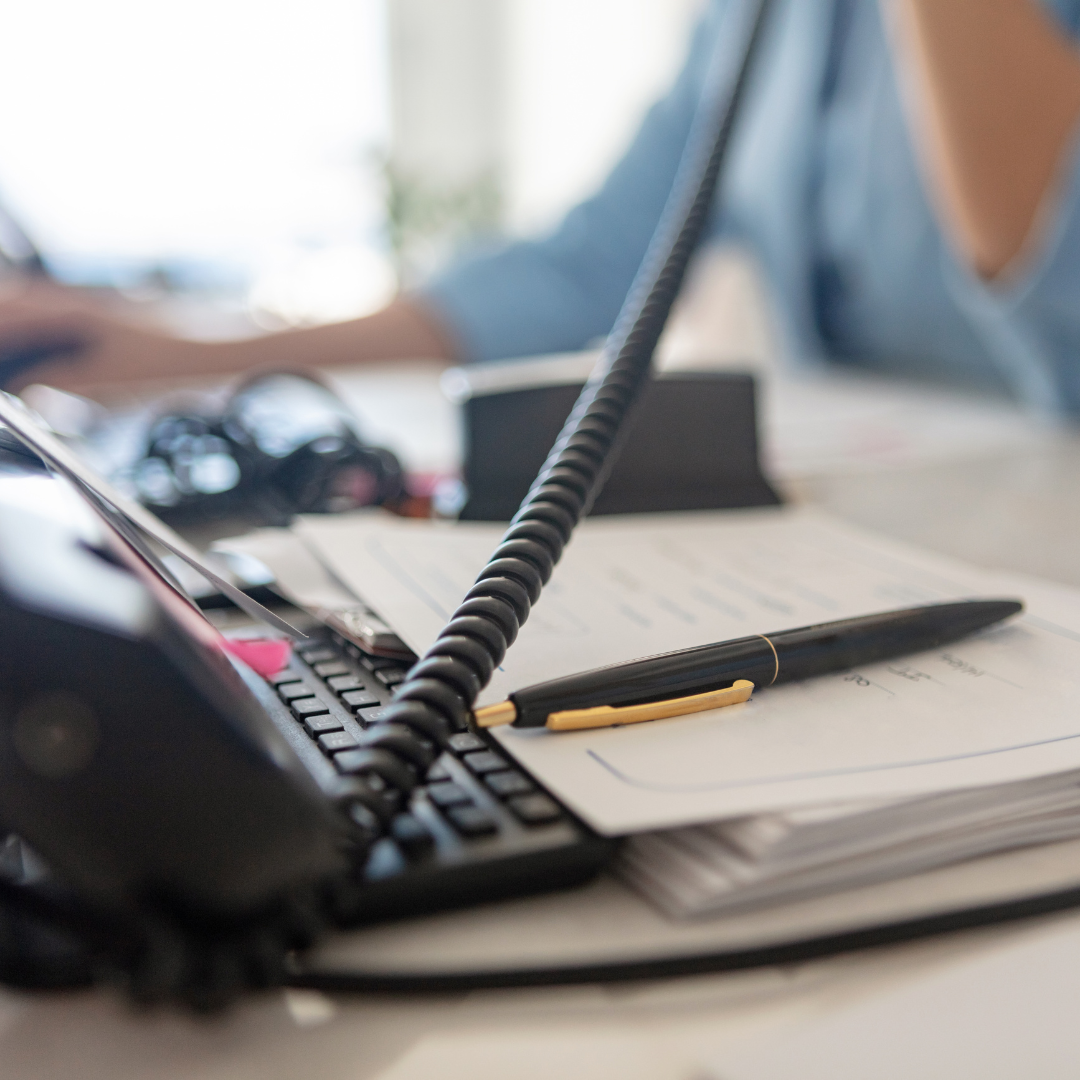 Quelle réponse pénale face à un client harcelant au téléphone ou par e-mail ?